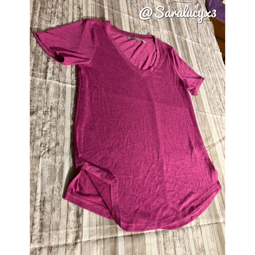 4/$10 Athleta • Split hem • Short Sleeve Shirt
